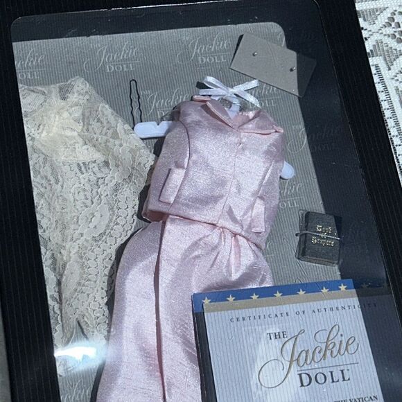 Oleg Cassini Pink Dress with Mantilla Visit to Rome & Vatican Book of Prayers - Picture 11 of 17